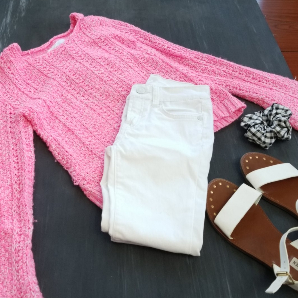 Girls, white, skinny jeans.